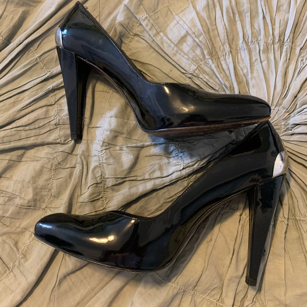 Ladies Black Pumps size 8 —-like new —-⭐️⭐️⭐️⭐️